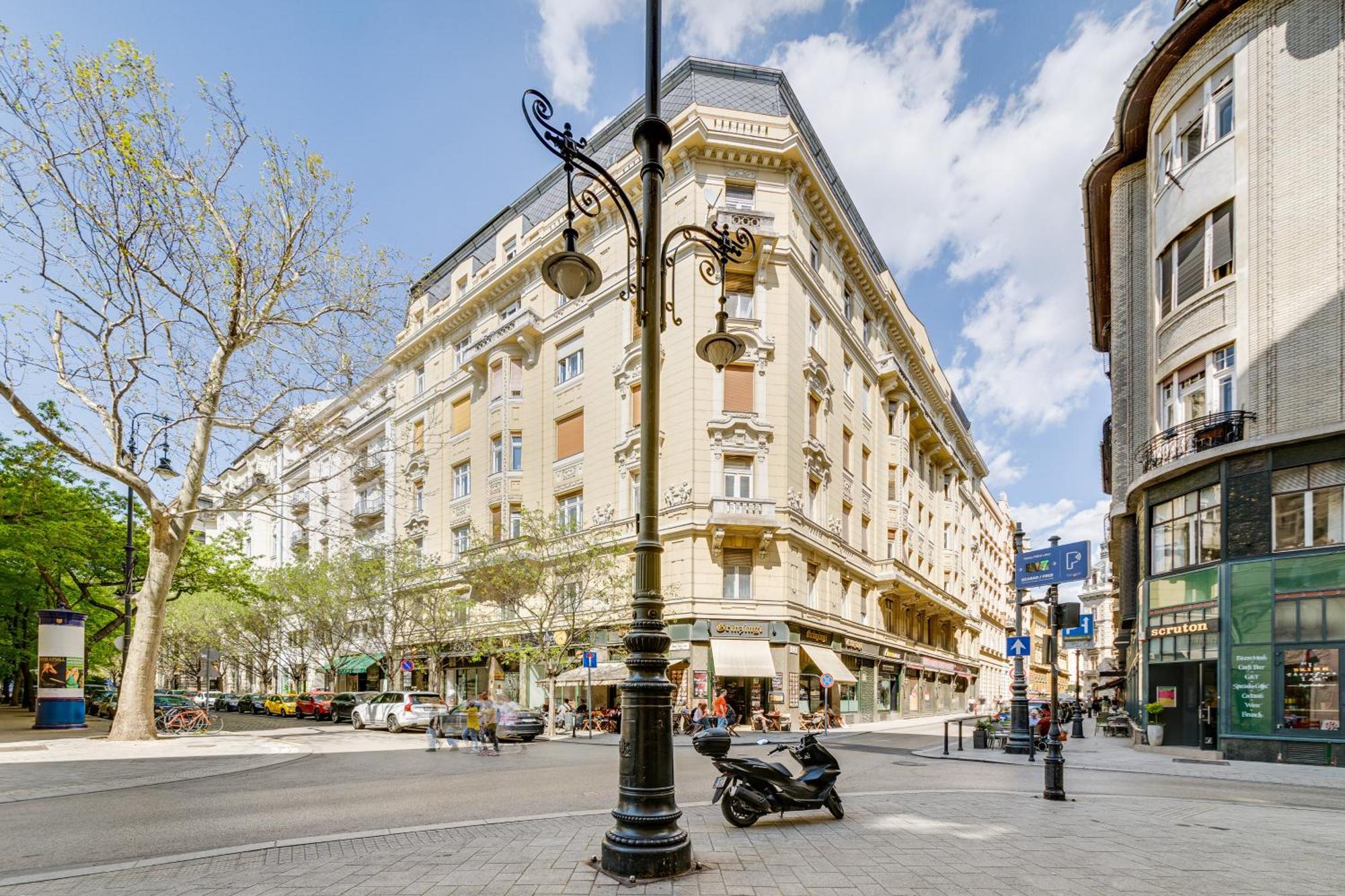 Super Chic With A Private Balcony Apartman